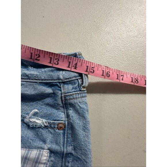 American Eagle Outfitters Women's Blue Patchwork Cuffed Mom Jean Shorts Size 8 - Picture 5 of 7